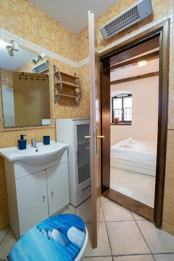 Lovran Old Town Apartment, 50M From Sea Apartment